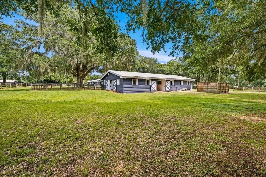 3825 NW 160th Street Reddick FL 32686