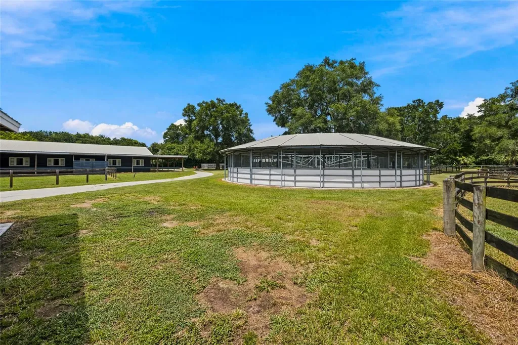 3825 NW 160th Street Reddick FL 32686