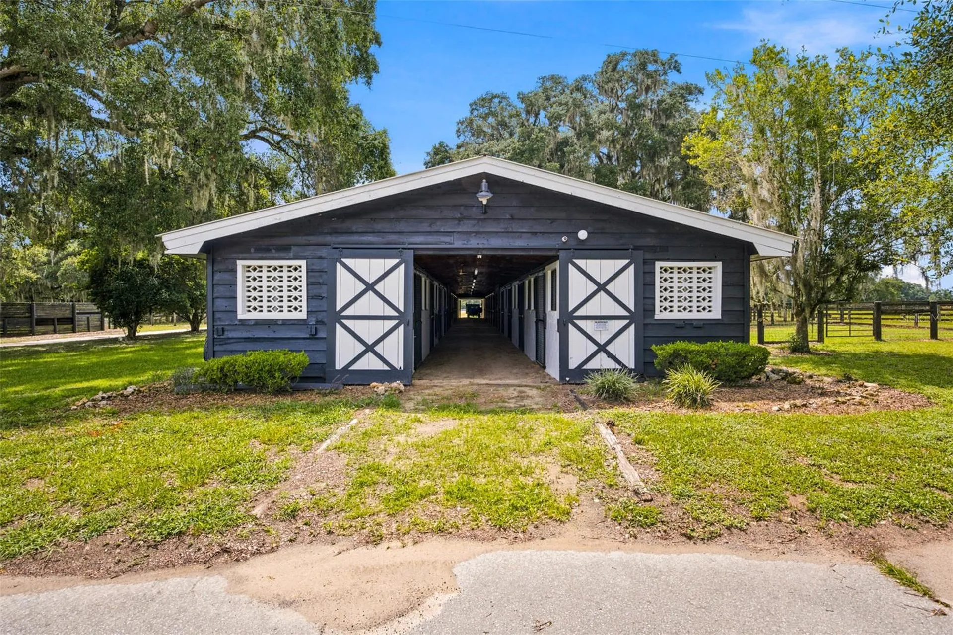 3825 NW 160th Street Reddick FL 32686