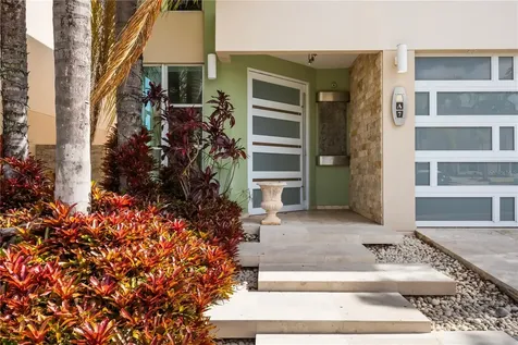 Urb Mirabella Village Calle Nacar Bayamon PR 00961