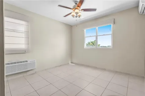 Urb Mirabella Village Calle Nacar Bayamon PR 00961