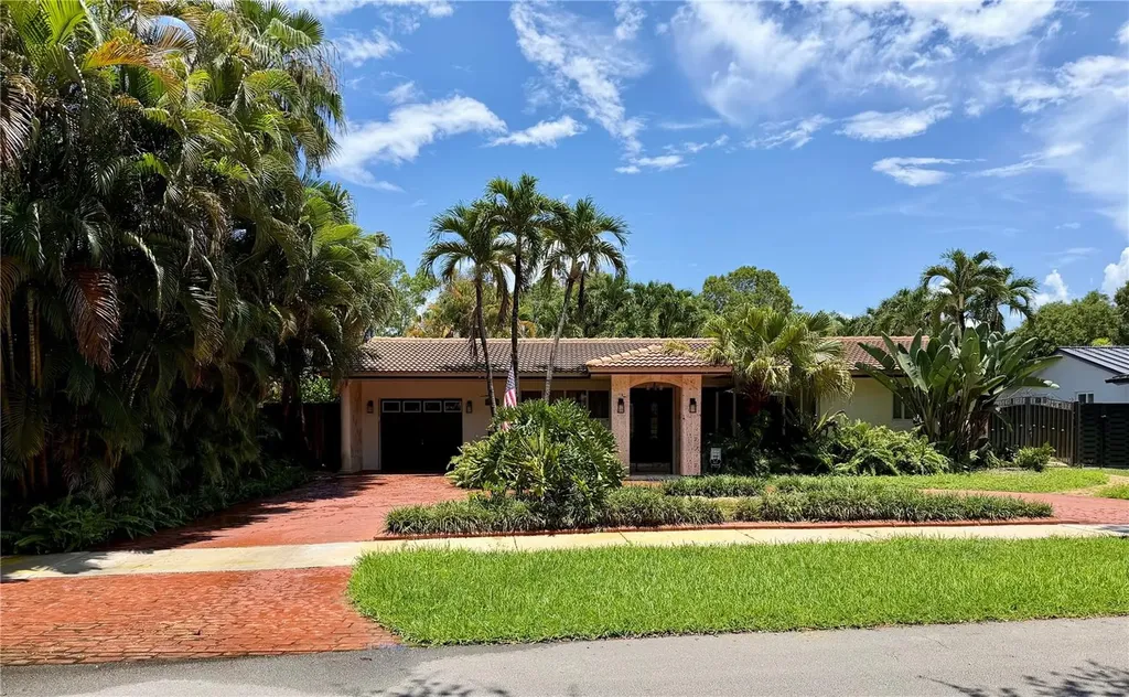 14821 Palmetto Palm Avenue Miami Lakes FL 33014