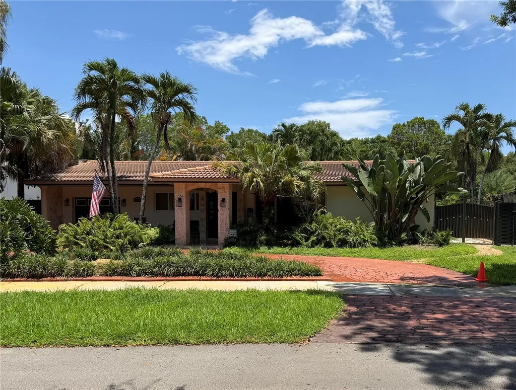 14821 Palmetto Palm Avenue Miami Lakes FL 33014