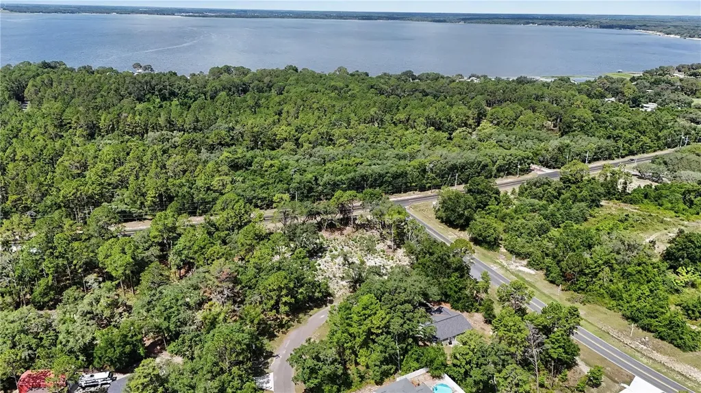 3 Bay Drive Ocklawaha FL 32179