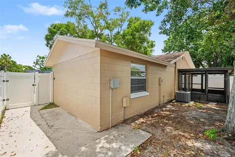 6404 Freedom Court Tampa FL 33634