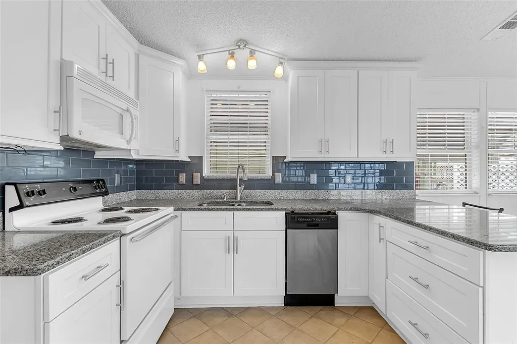 300 Sky Crest Loop Davenport FL 33837