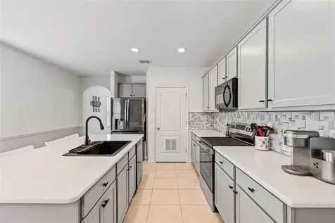 548 Armoyan Way New Smyrna Beach FL 32168