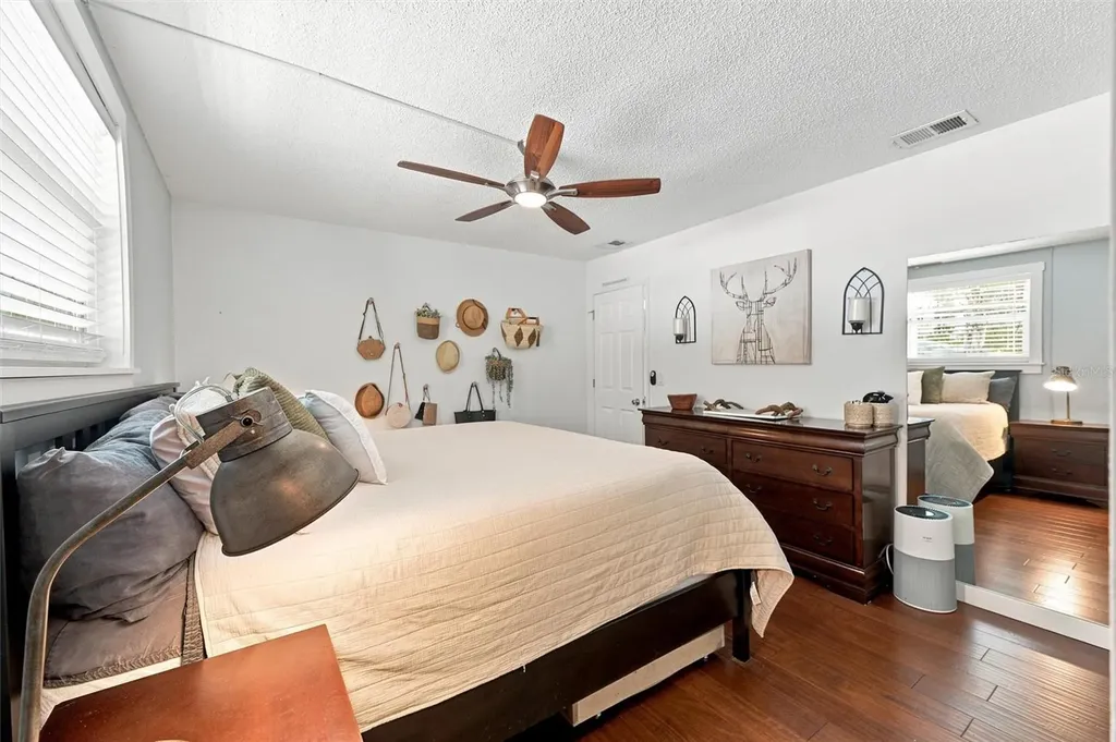 6230 Cedar Street NE St Petersburg FL 33702