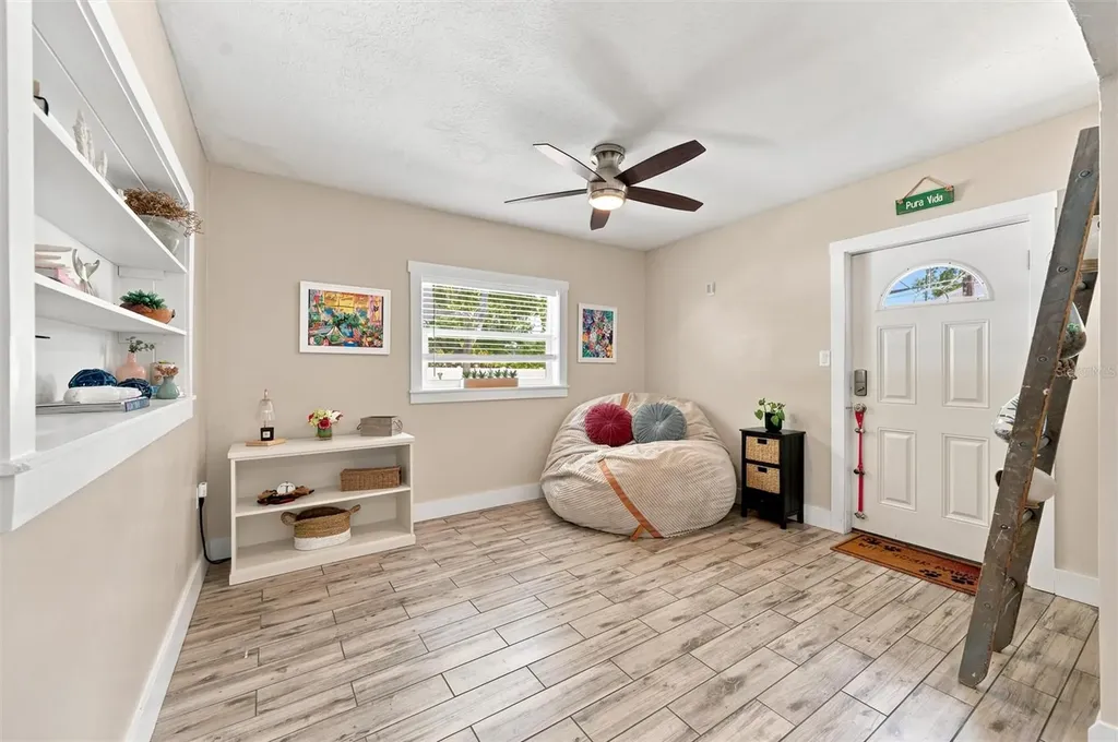 6230 Cedar Street NE St Petersburg FL 33702