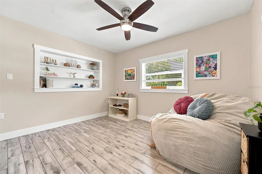 6230 Cedar Street NE St Petersburg FL 33702