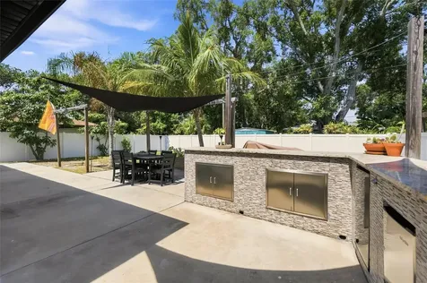 6230 Cedar Street NE St Petersburg FL 33702