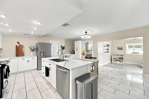 6230 Cedar Street NE St Petersburg FL 33702
