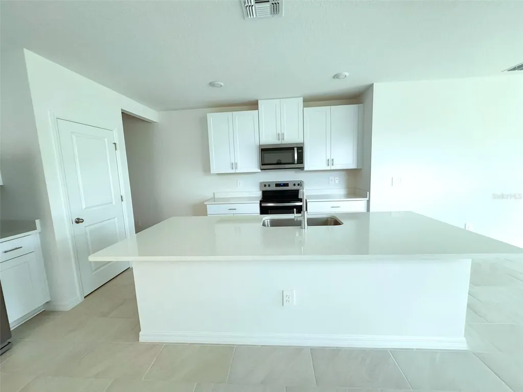 1461 Brekey Way Zephyrhills FL 33541