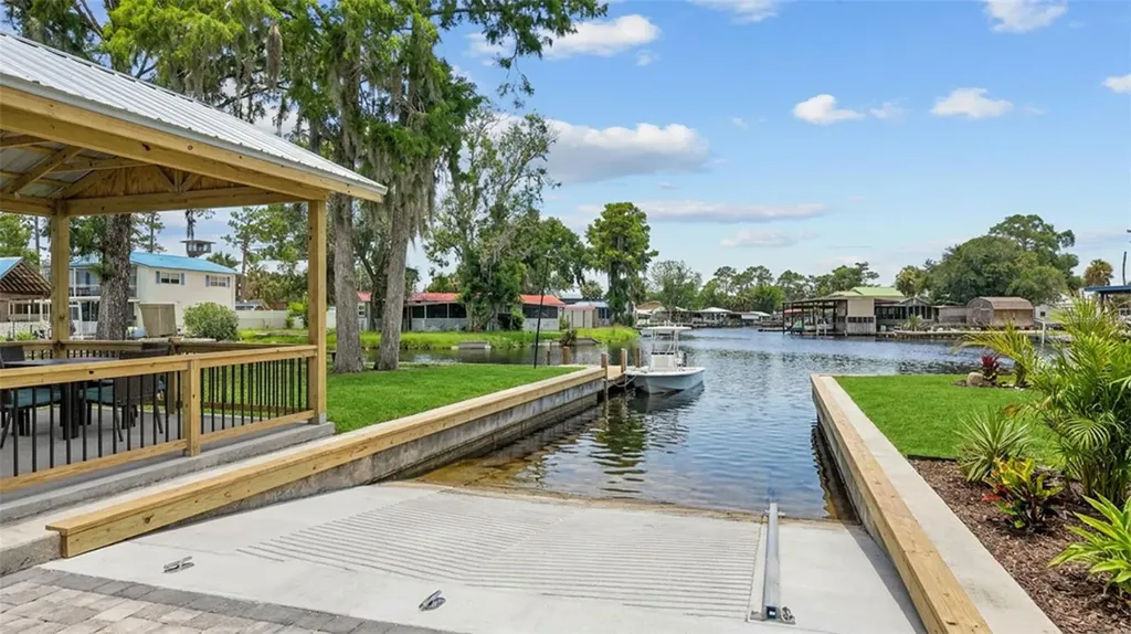 306 SE 256 Street Suwannee FL 32692