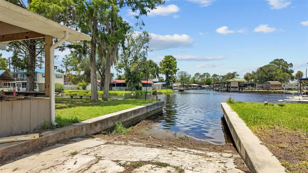 306 SE 256 Street Suwannee FL 32692