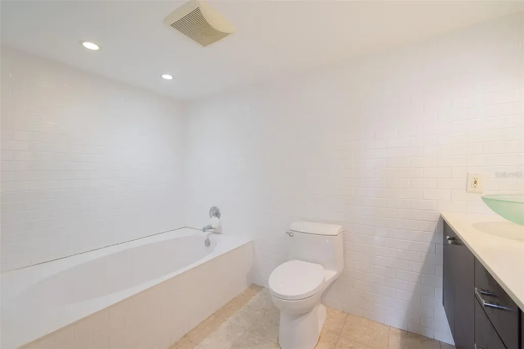 2480 Presidential Way West Palm Beach FL 33401