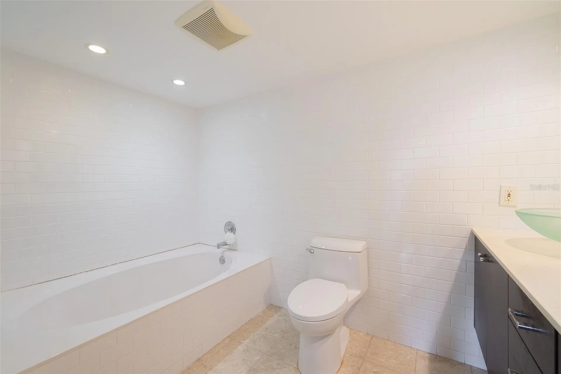 2480 Presidential Way West Palm Beach FL 33401