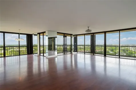 2480 Presidential Way West Palm Beach FL 33401