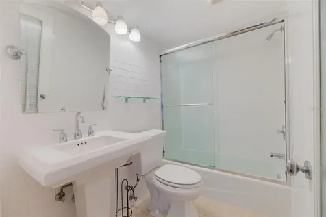 2480 Presidential Way West Palm Beach FL 33401