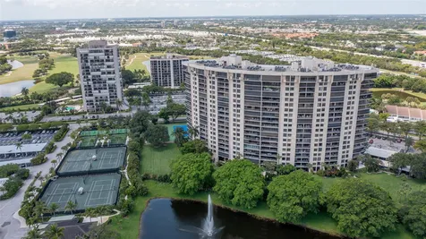 2480 Presidential Way West Palm Beach FL 33401