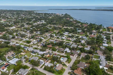 1004 68th Street NW Bradenton FL 34209
