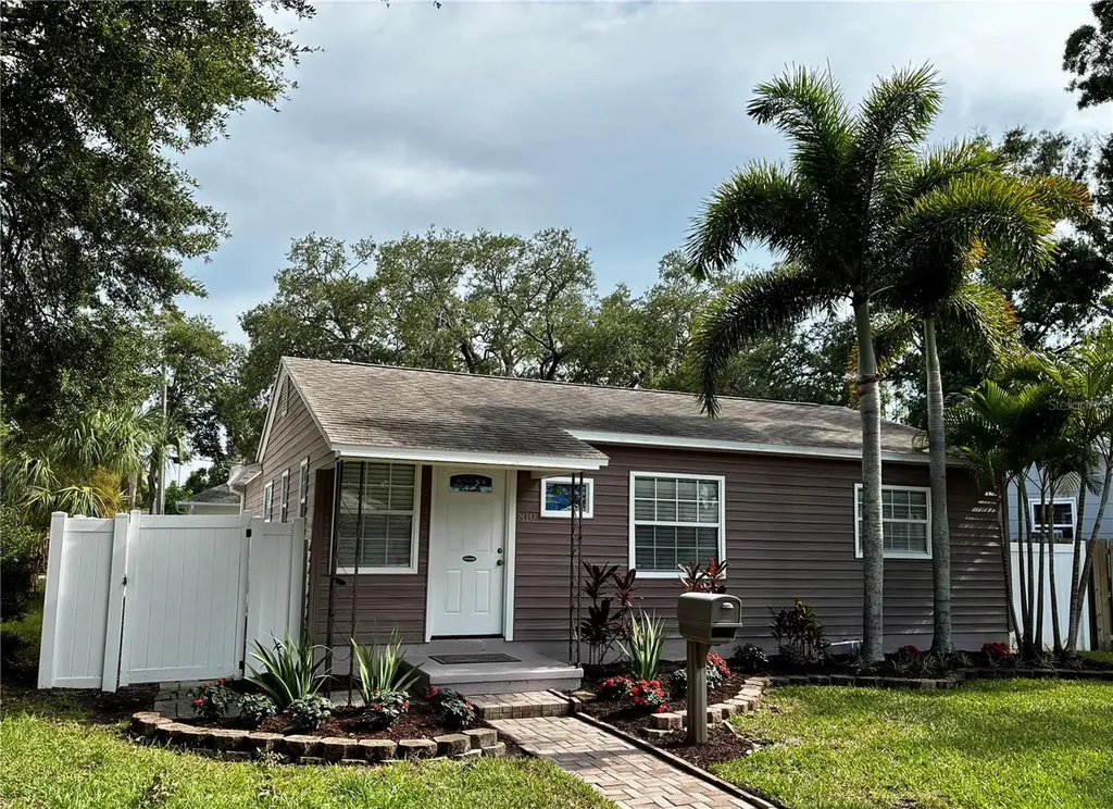 810 52nd Avenue N St Petersburg FL 33703