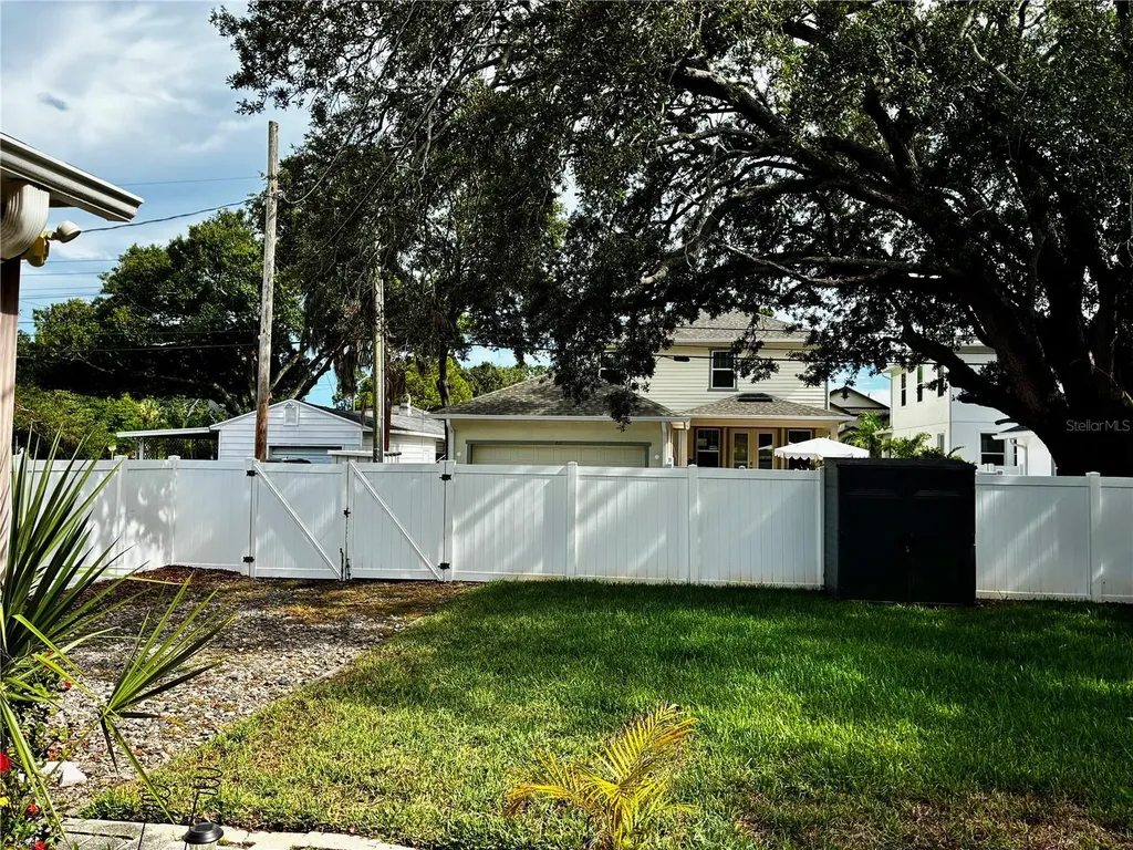 810 52nd Avenue N St Petersburg FL 33703