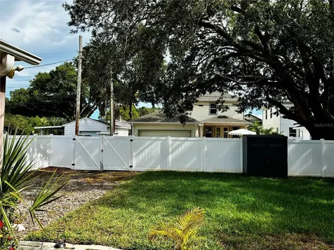 810 52nd Avenue N St Petersburg FL 33703