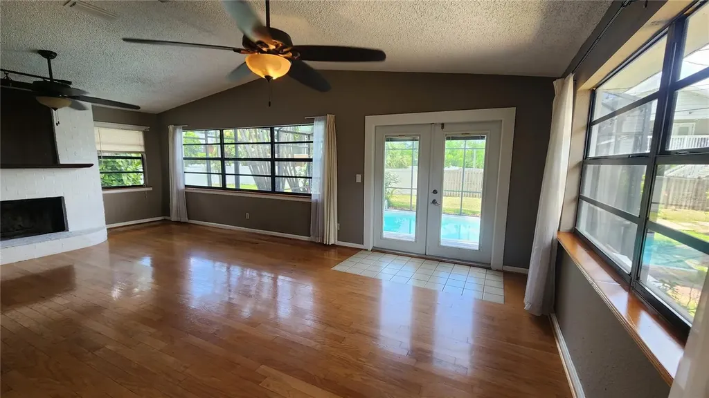 155 69th Avenue N St Petersburg FL 33702