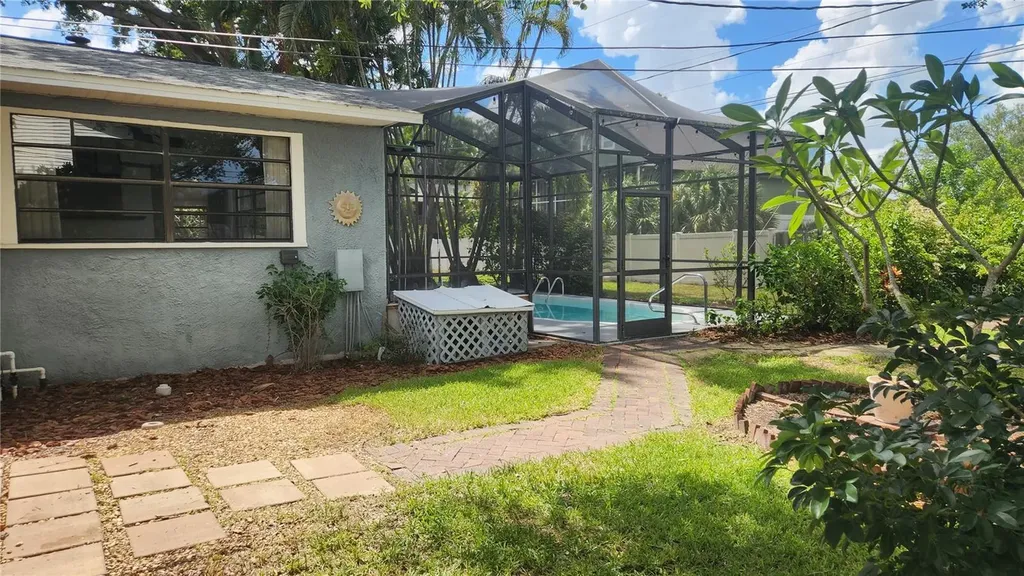 155 69th Avenue N St Petersburg FL 33702