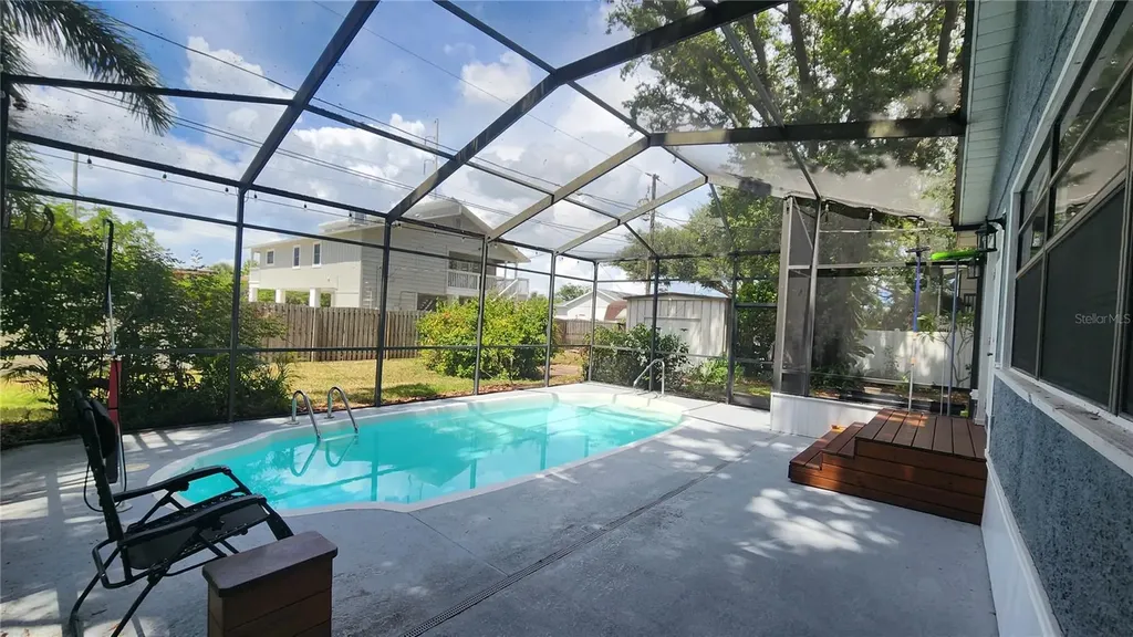 155 69th Avenue N St Petersburg FL 33702