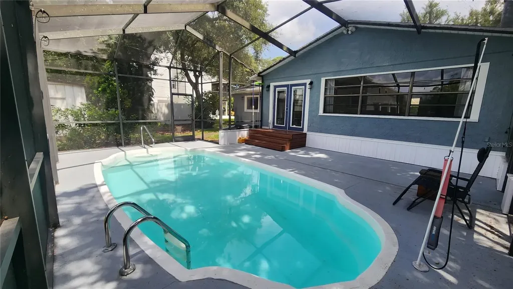 155 69th Avenue N St Petersburg FL 33702