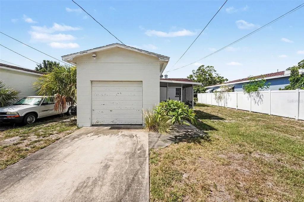 2343 36th Avenue N St Petersburg FL 33713