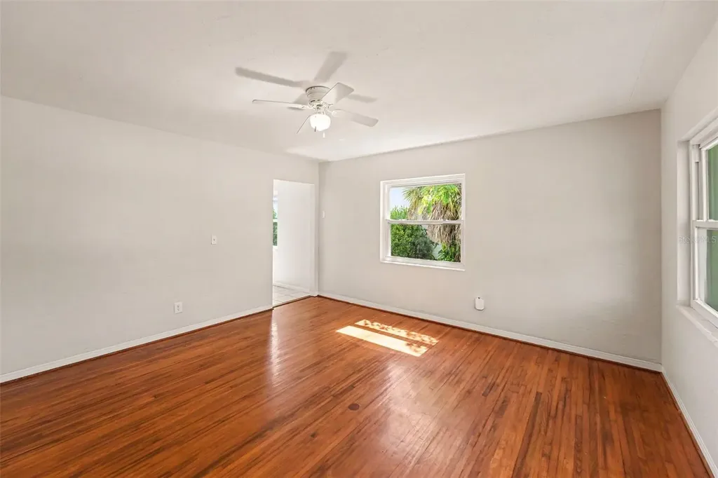 2343 36th Avenue N St Petersburg FL 33713
