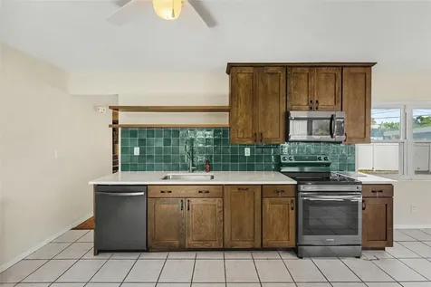 2343 36th Avenue N St Petersburg FL 33713