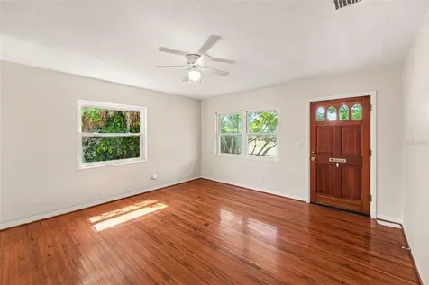 2343 36th Avenue N St Petersburg FL 33713
