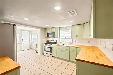 2017 W Belmont Street Pensacola FL 32501