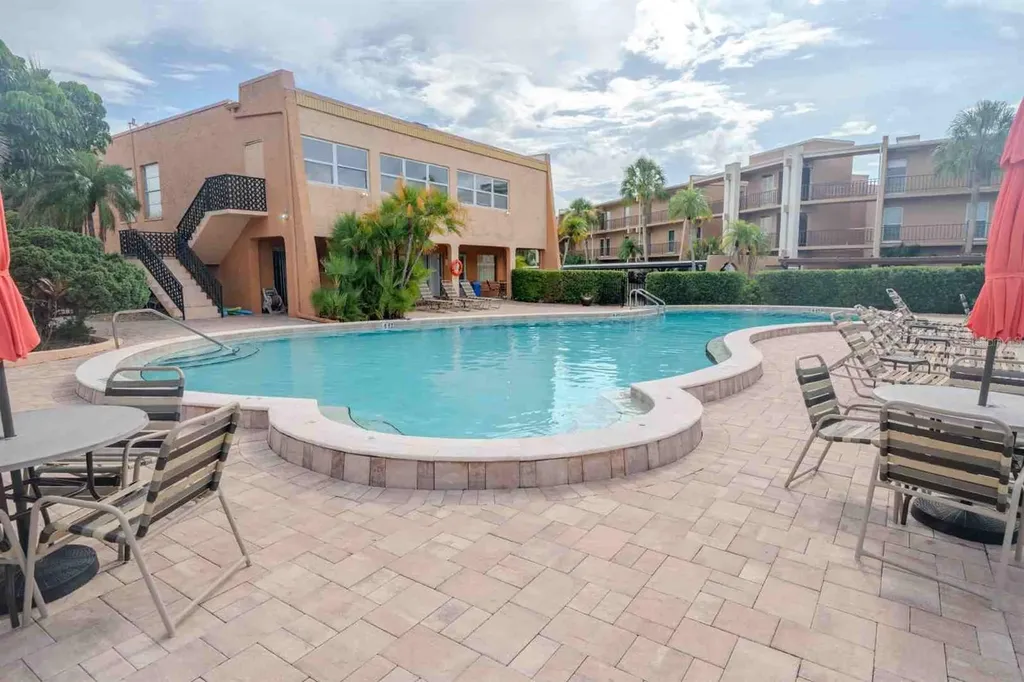 225 Country Club Drive Largo FL 33771