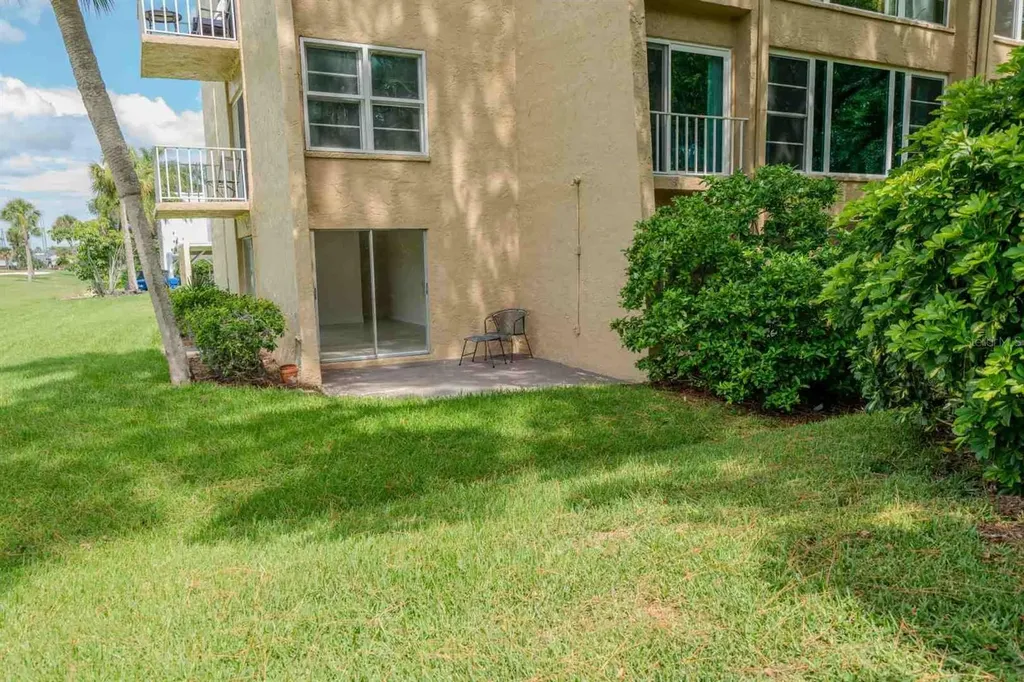 225 Country Club Drive Largo FL 33771