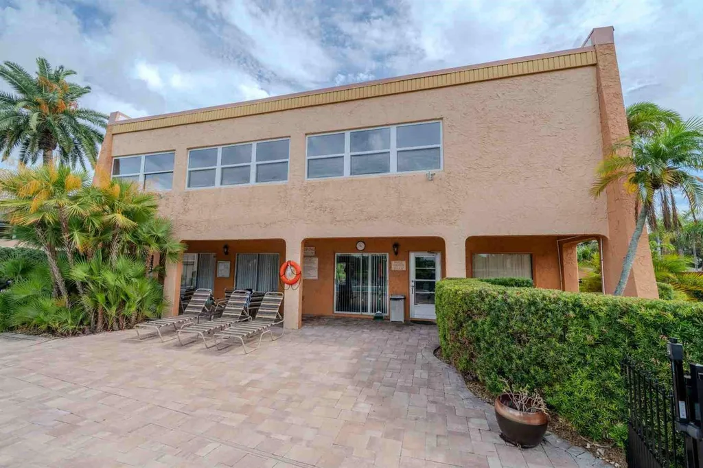 225 Country Club Drive Largo FL 33771