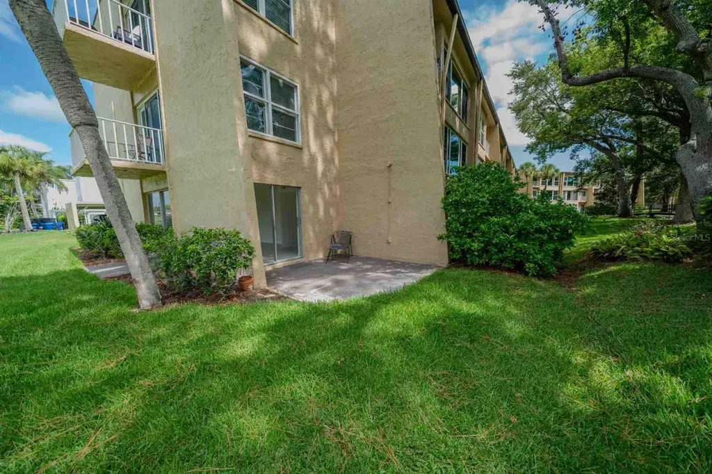 225 Country Club Drive Largo FL 33771