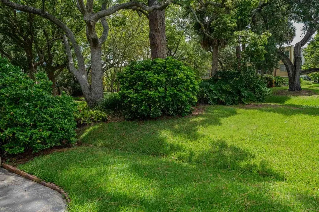 225 Country Club Drive Largo FL 33771