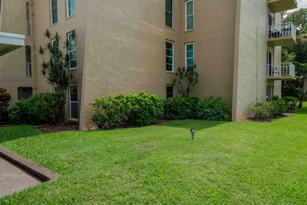 225 Country Club Drive Largo FL 33771