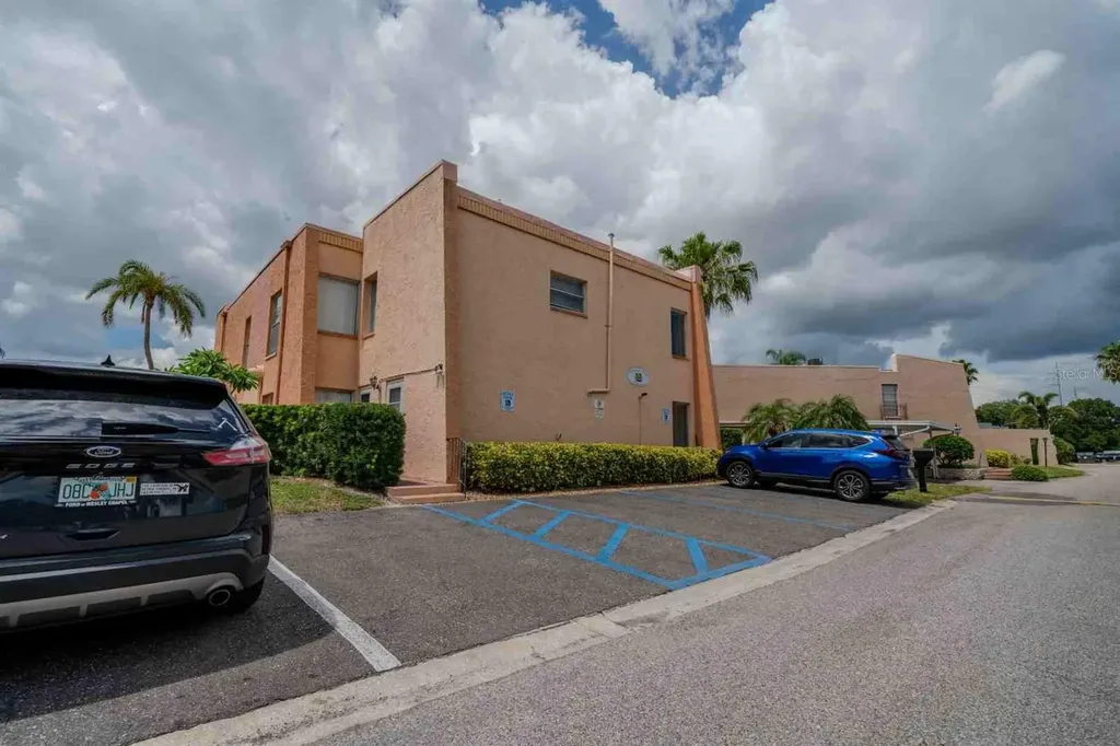 225 Country Club Drive Largo FL 33771