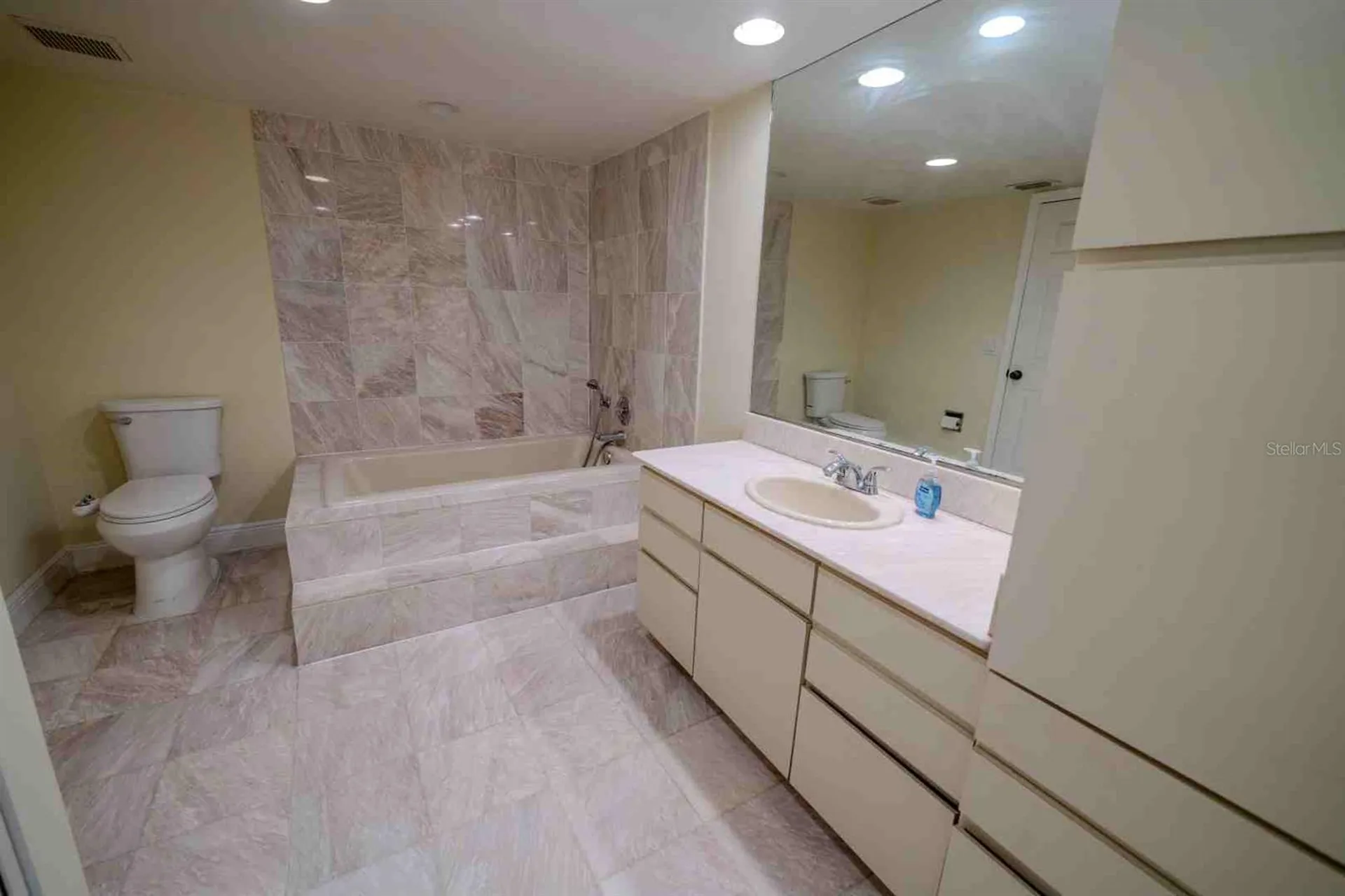 225 Country Club Drive Largo FL 33771