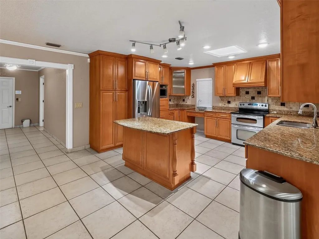8516 Twin Lake Boulevard Tampa FL 33614