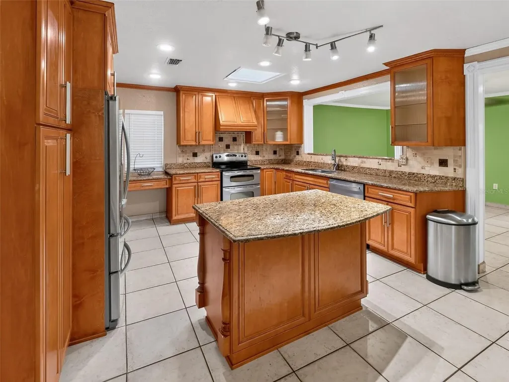 8516 Twin Lake Boulevard Tampa FL 33614