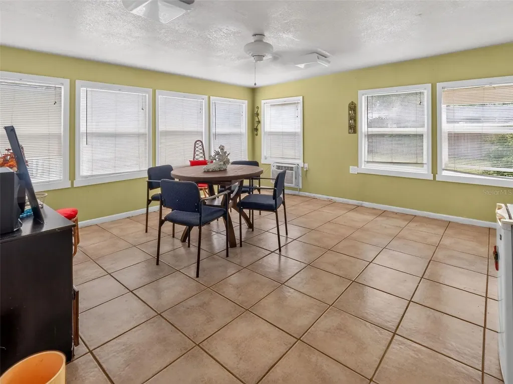 8516 Twin Lake Boulevard Tampa FL 33614