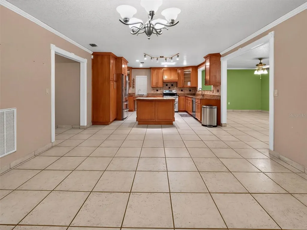 8516 Twin Lake Boulevard Tampa FL 33614