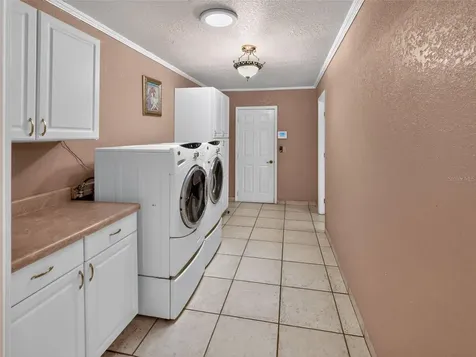 8516 Twin Lake Boulevard Tampa FL 33614